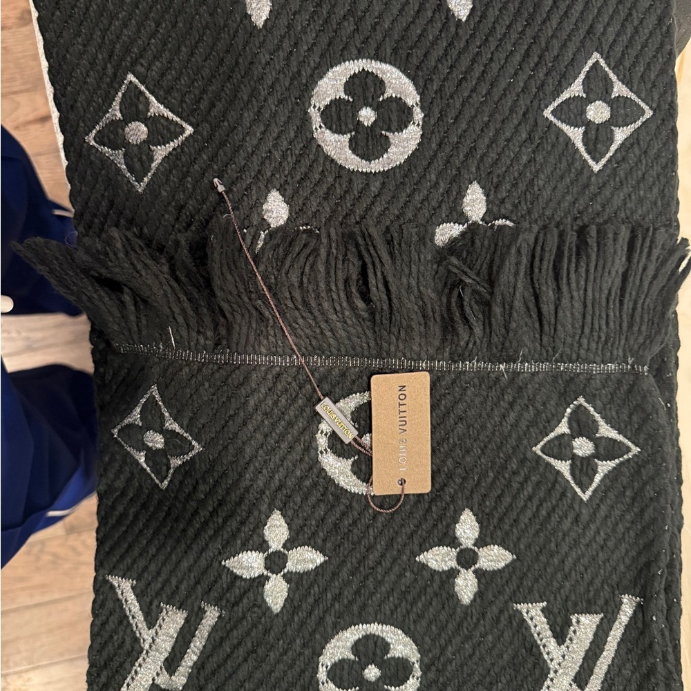 Louis Vuitton Monogram Black and Silver Scarf - Picture 2 of 6